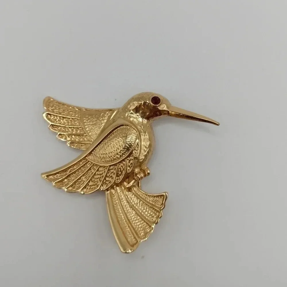 Gold Tone Fashion Hummingbird Red Rhinestone Accent Brooch Pin 1 3/4
